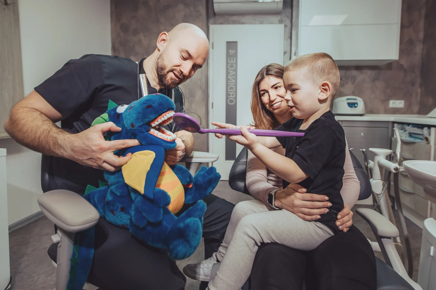Ošetření malého pacienta v Dental Bros