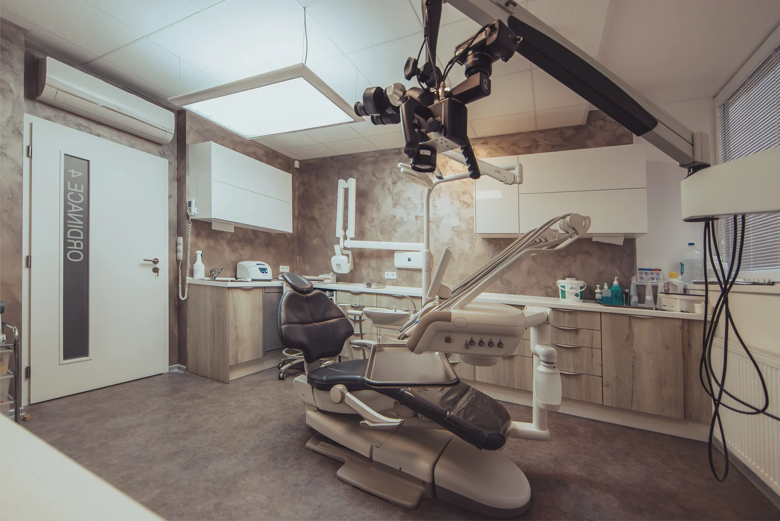 Prostory Dental Bros — office-04